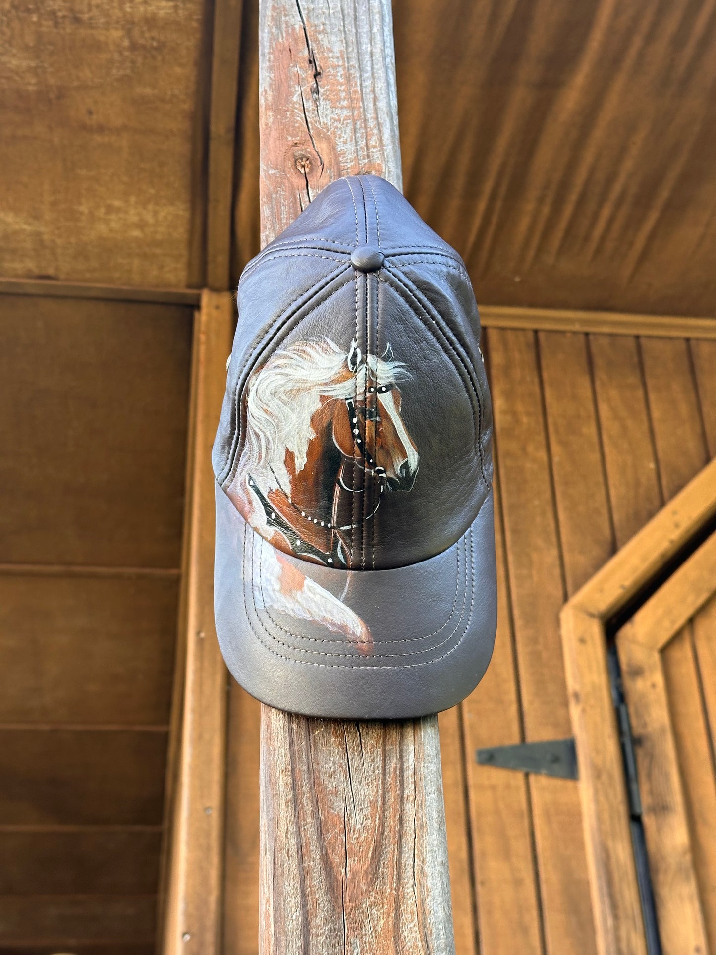 Gorra en cuero café / Leather cap 03