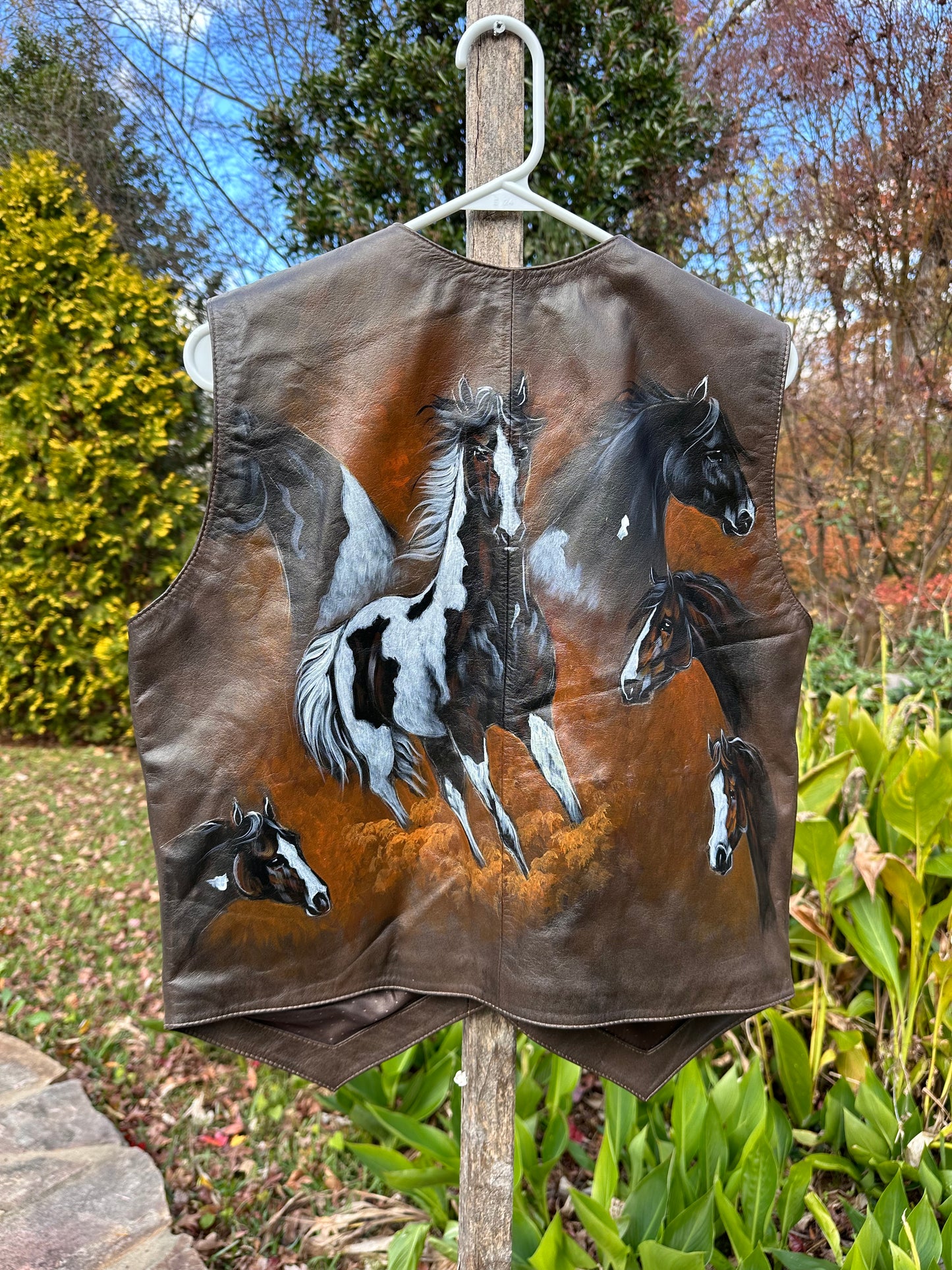 Chaleco en cuero con cabellos / Leather vest