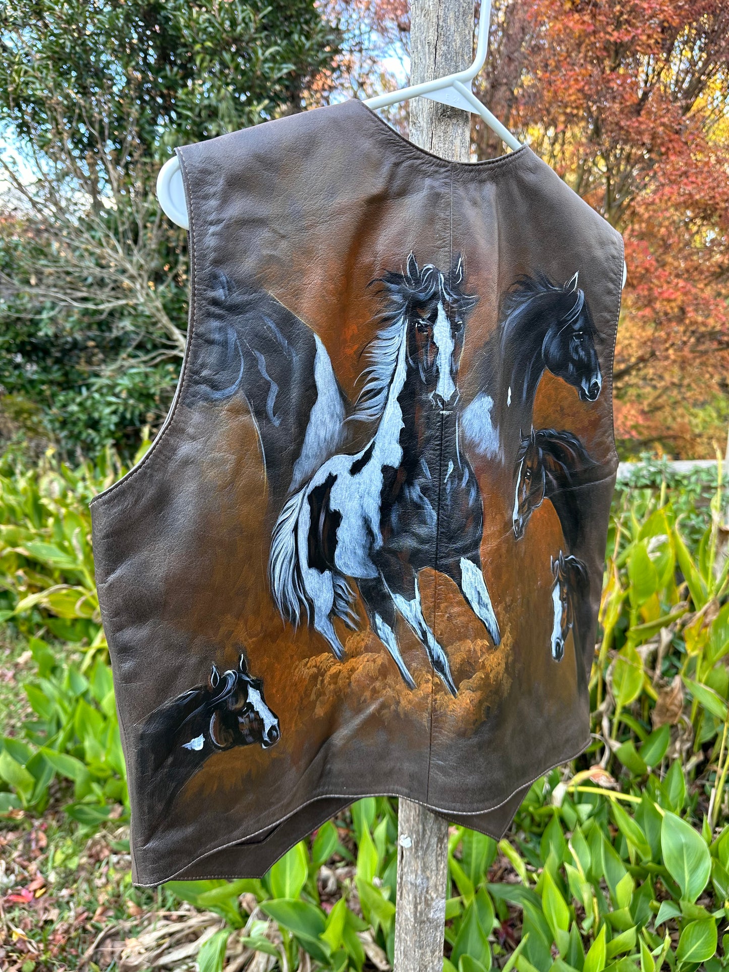 Chaleco en cuero con cabellos / Leather vest