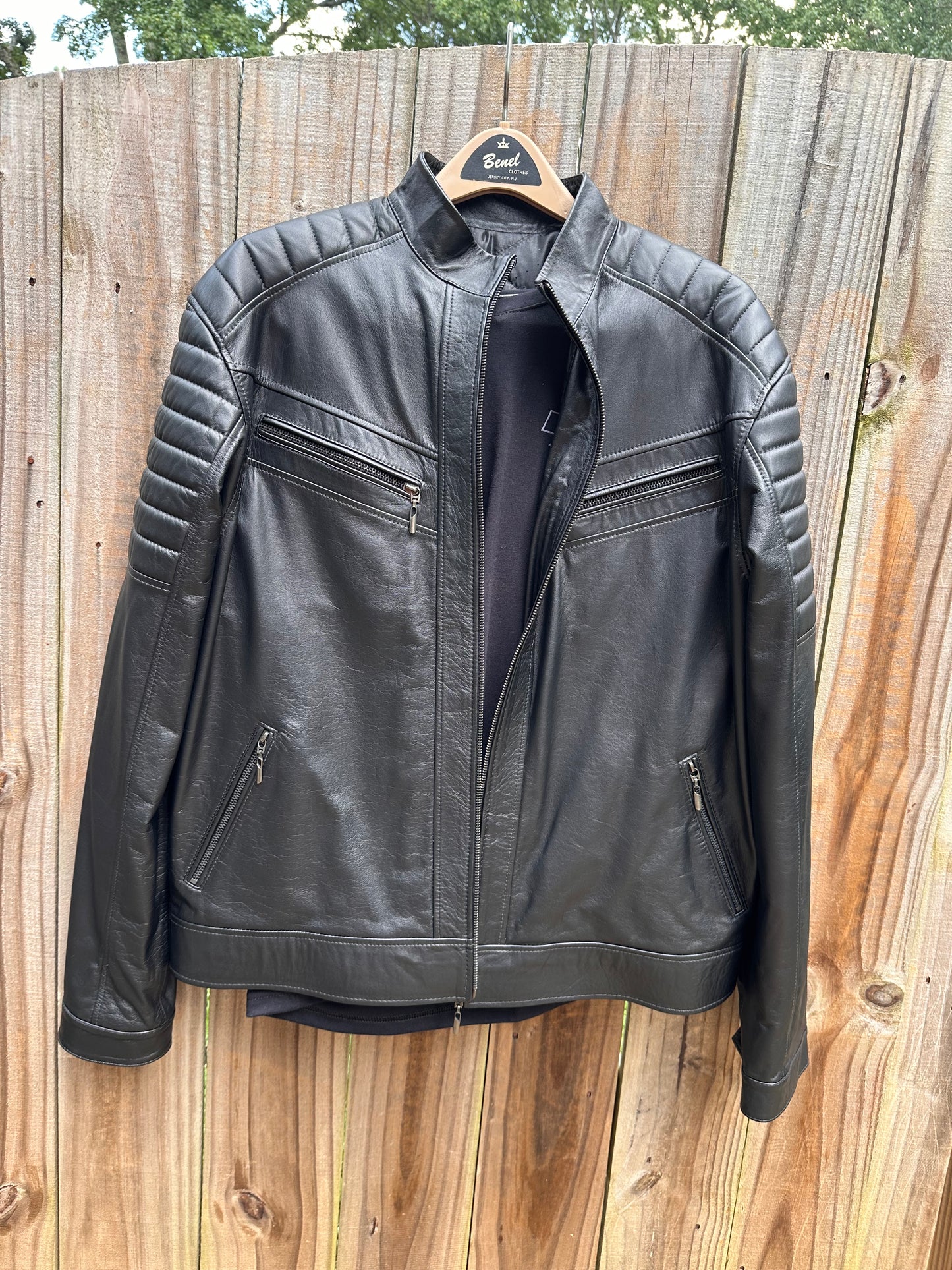 Leather jacket/ chaqueta en cuero