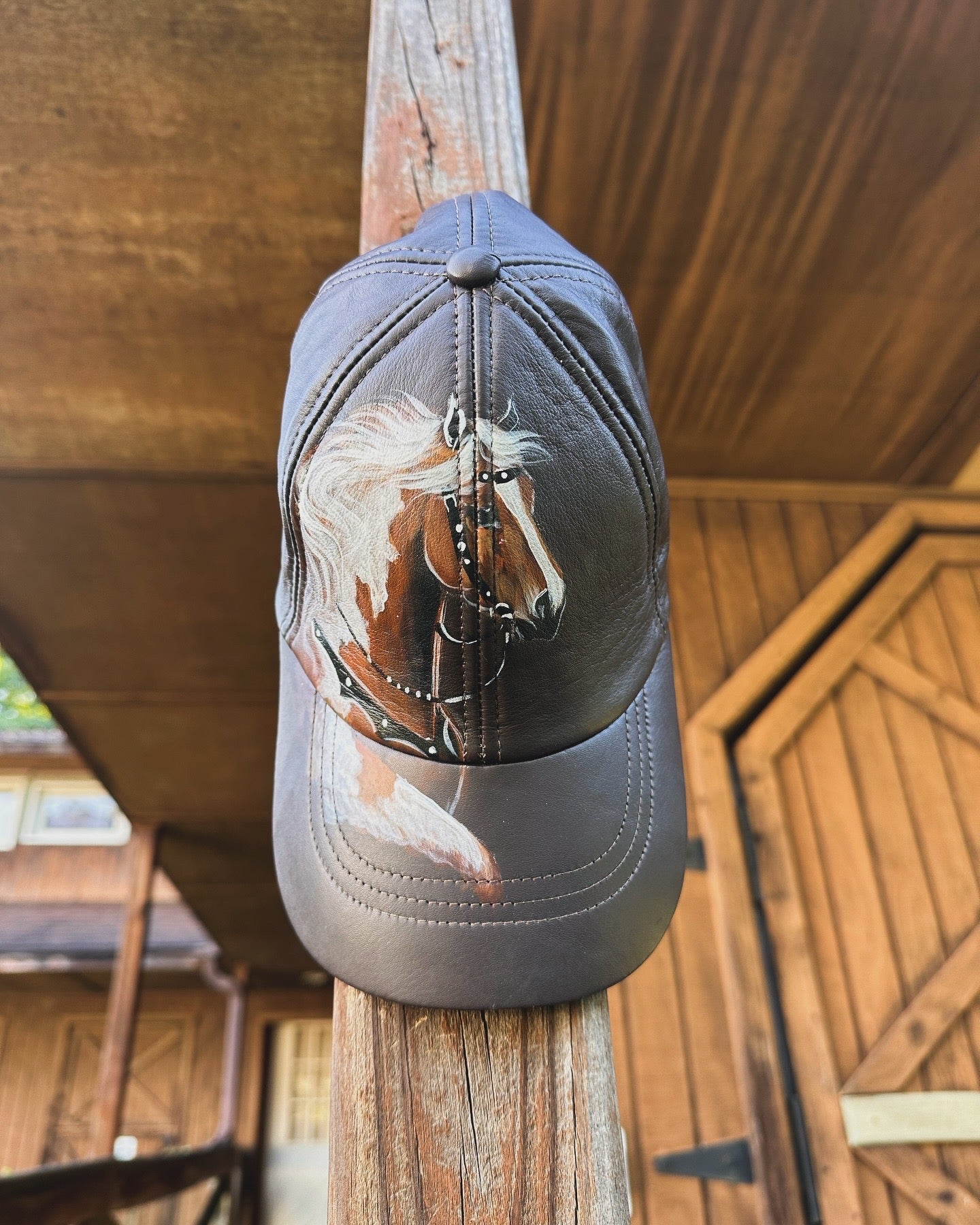 Gorra en cuero café / Leather cap 03